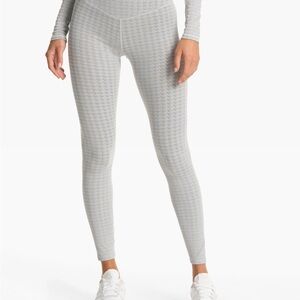 Vuori Light Gray Chilled Out Textured High Rise Houndstooth Leggings Women’s